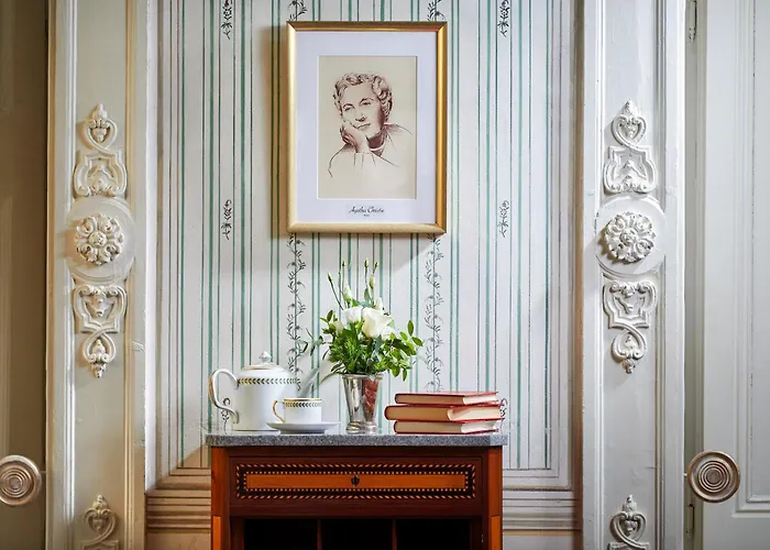 Valverde Palacio De Seteais - The Leading Of The World